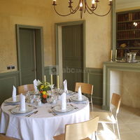 Salle avec bibliothèque en trompe l'oeil du manoir