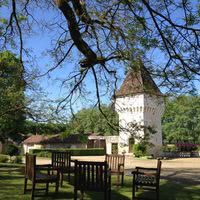 La tour du quinzième siècle au Domaine de Montplaisir