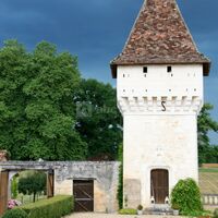 La tour du quinzième siècle au Domaine de Montplaisir