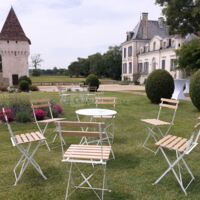 Salon de jardin dans le parc