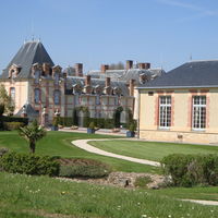 Vue de l'orangerie et du château de grosbois