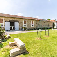 JARDIN ET ENTREE SALLE