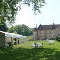 Jardin et chapiteau