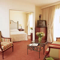 Suite (39 m², chambre et salon séparés, lit queensize...)