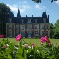 Le château de belmesnil lové dans son écrin de verdure