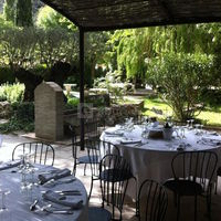 Pergola dans le jardin de l'olivier