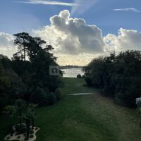 Vue des suites sur l'océan et sa ria