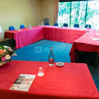 Salle de réunion en U
