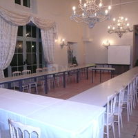 Salon de travail pour 30 personnes en u