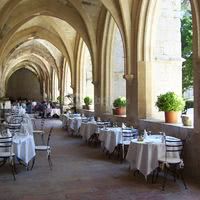 Restauration dans le Cloître