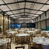 Halle dîner assis