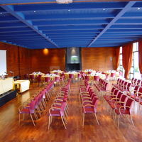 Reunion dans la salle de receptions de 230 m2