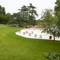 Vue d'une partie du parc et de la terrasse de 800 m2