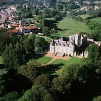 Le château et ses dépendances