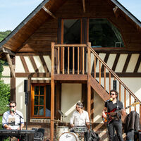 Longère avec terrasse ouverte sur la parc