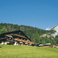 Les chalets de la serraz, l'été