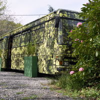 Le bus "dortoir" au fond du jardin
