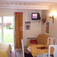 Studio piscine coin salon