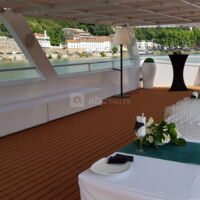 Espace extérieur du bateau l'Officiel