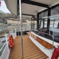 Espace extérieur du bateau La Mouche