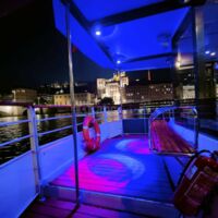 Espace extérieur du bateau La Mouche