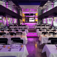 Salon du bateau l'Officiel en repas assis