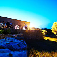 Vue sur la terrasse et la métairie
