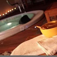 L'espace spa ; soins relaxants, hammam, bains au lait d'ânesse.. pour des moments de détente en toute intimité.