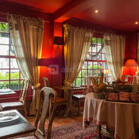 Petit-déjeuner dans le salon cosy