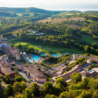 Hôtel et golf, vue aérienne
