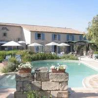 La bastide et la piscine