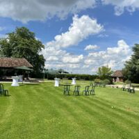 Apéritif dans le jardin