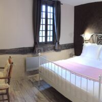 Chambre avec salle de douche intégrée