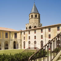 LA COUR DES ROUGES