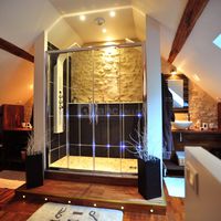 Salle de bain suite des mariés reine des prés