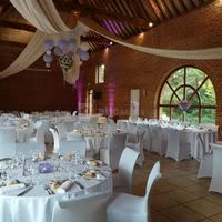 Salle décorée pour un mariage