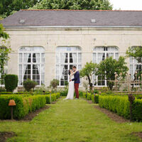 Orangerie vue du jardin de buis
