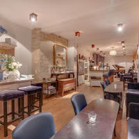 Salon / Bar
