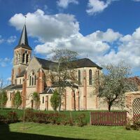 Eglise située dans le jardin