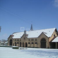 La façade des écuries (hiver)