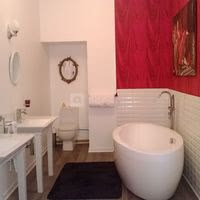 Salle de bain chambre pourpre
