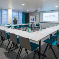 Salle de réunion en U