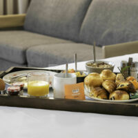 Petit-déjeuner en chambre