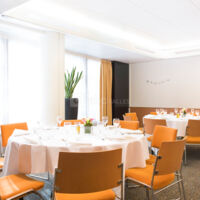Salle de réunion en configuration dîner