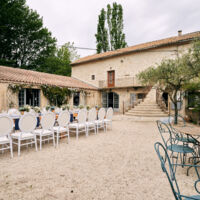 Diner dans la cour