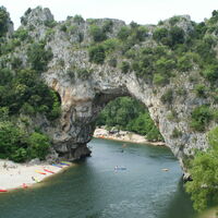 Gorges de l'ardeche caverne du pont d'arc