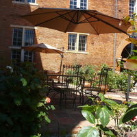 Terrasse de la roseraie