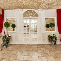 Porte d'entrée dans la salle