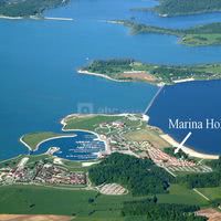 La Marina à 100 m du lac
