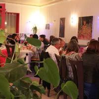 Repas autour des produits du marché.